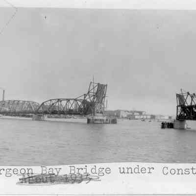 Old Sturgeon Bay bridge under construction middle is raised