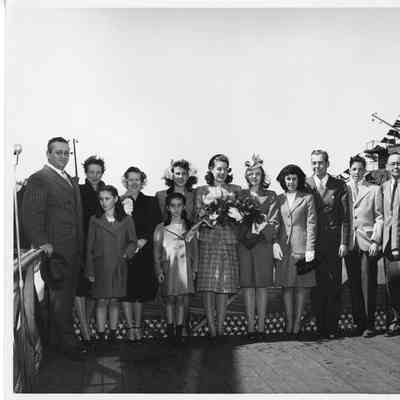 Group photo including Alva, Sue, Pat and Leathem Smith along with Molly Wood on Traverse April 1, 1945