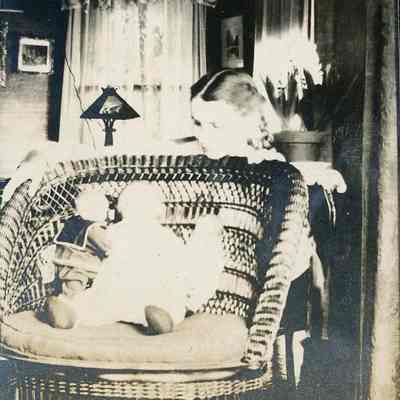 Young girl will dolls
