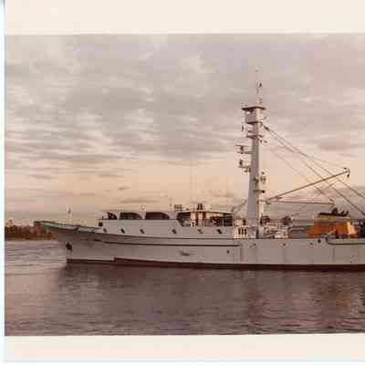Tuna Seiner Jane leaving Montreal October 1980