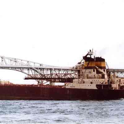 Self-unloader Wolverine underway 2000