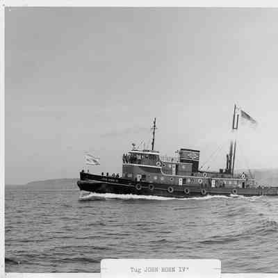 Tug John Roen IV underway