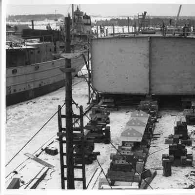 YW (water tanker) under construction at L.D. Smith Shipbuilding 1944