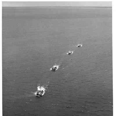 PBI 4 Larcs underway bow view