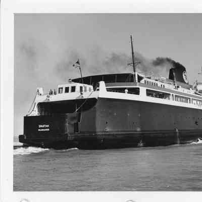 Stern view of Spartan underway