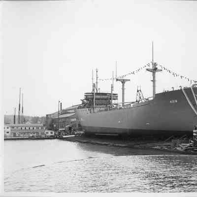K-218 Washtenaw pre-launch at Leathem D. Smith Shipbuilding Co.