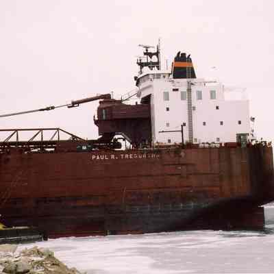 Paul R. Tregurtha docked in winter 2006