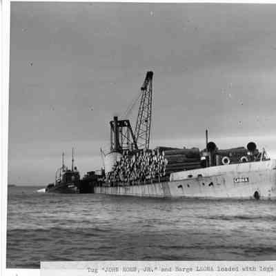 Tug John Roen Jr. pushing barge Leona