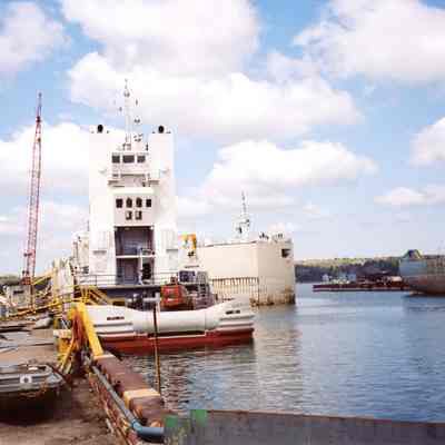 Tug Samuel De Champlain and barge Innovation