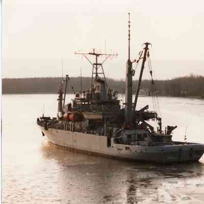 ARS-50 USS Safeguard underway
