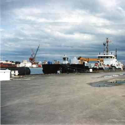 USCGC Mobile Bay and barge 1002 in Sturgeon Bay 1992