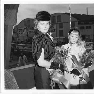 Mrs. Robert Peterson and daughter for launch on MSD-522 October 29, 1959