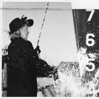 Woman christening PC-1261