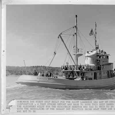 Tugboat Robinson Bay with six men on back of boat 1958