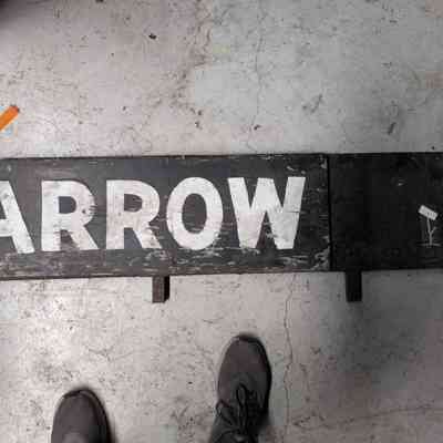 Arrow Nameboard