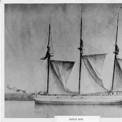 Schooner Hattie Hutt underway