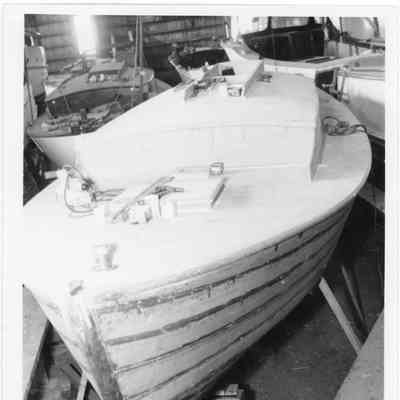 27' sloop Cameo in cradle