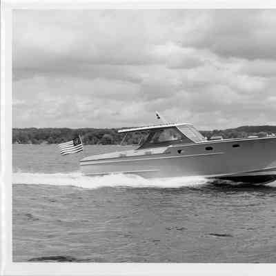 Pleasure Craft 37t35 underway