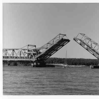 Bascule spars at half of full open Michigan Street Bridge