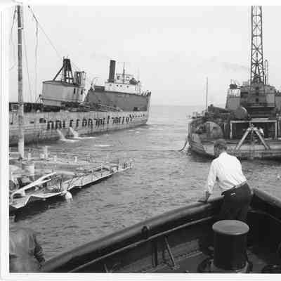 Maitland and Hilda raising the Humphrey 1944