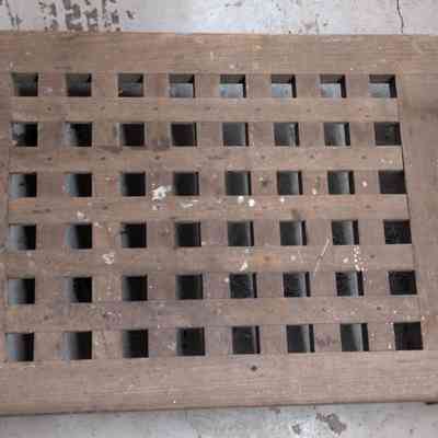 Photinia Hatch Cover