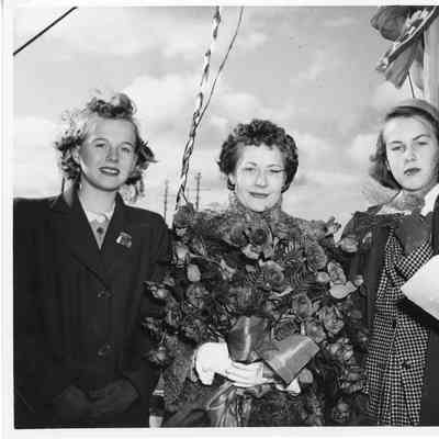 Patsy and Suzanne Smith with ship sponsor holding roses