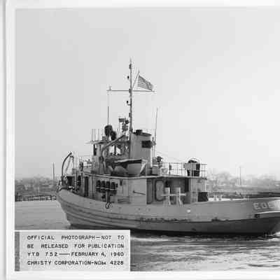 YTB-752 Edenshaw under construction at Christy Corp August 18, 1959