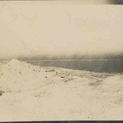 Glencoe lakeshore in winter