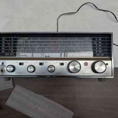 Hallicrafters model S-118 mark 2 five band communications receiver