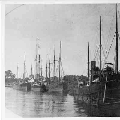 Vessels Bannockburn, Minnedosa, and Mingoe docked