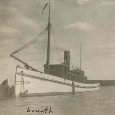 Workers tie off boiler to tug Smith