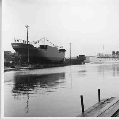 Freeman Hatch pre-launch at Leathem D. Smith Shipbuilding Co.