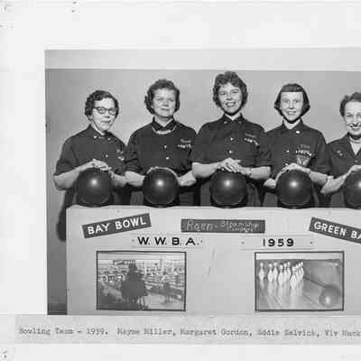 Roen Women's Bowling team