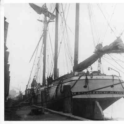 Schooner John Kilderhouse docked