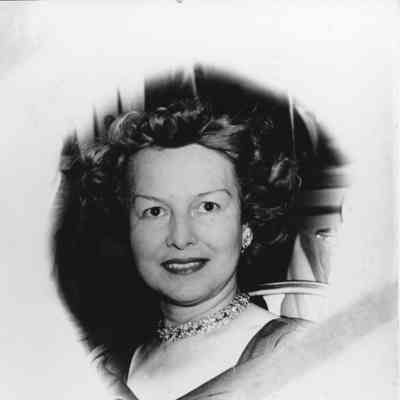 Alva Smith in dress with necklace