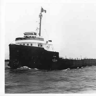 Steamship Elba underway
