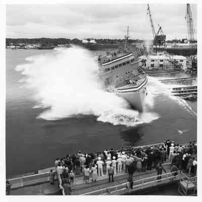 MCM-3 USS Sentry launch