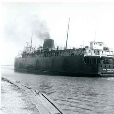 Carferry Pere Marquette 21 sailing through Manitowoc