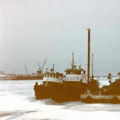 Selvick Marine Towing Co. tugs and dredge in Sturgeon Bay 1989