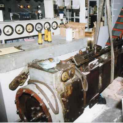 Medusa challenger engine on wooden blocks January 1998