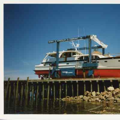 Henry R. Hinckley and Company Travelift holding yacht