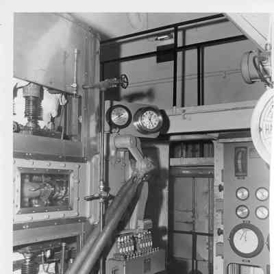 Elton Hoyt II engine room