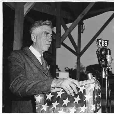 Thomas W. Woodward giving speech at maritime M award