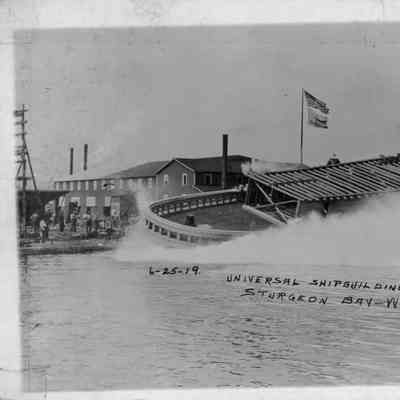Ship launching at Universal shipbuilding co. 1919