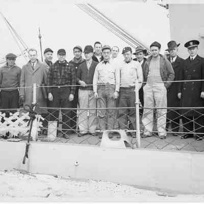14 men on ship's deck at SBSB&DD Co.