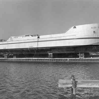 Resaerch vessel Alcoa Seaprobe on blocks 1970