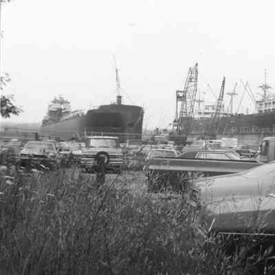 Construction of Buffalo next to Photinia at Bay Shipbuilding 1978