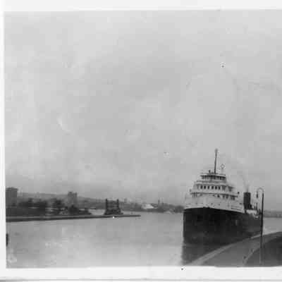 Reiss Brothers entering Soo Locks 1935