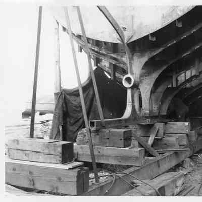 Stern framing on wooden blocks