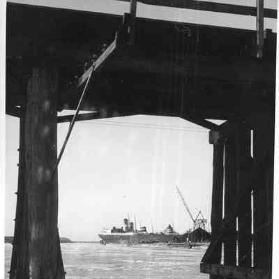 Vessel and Gantry Crane looking through railroad bridge